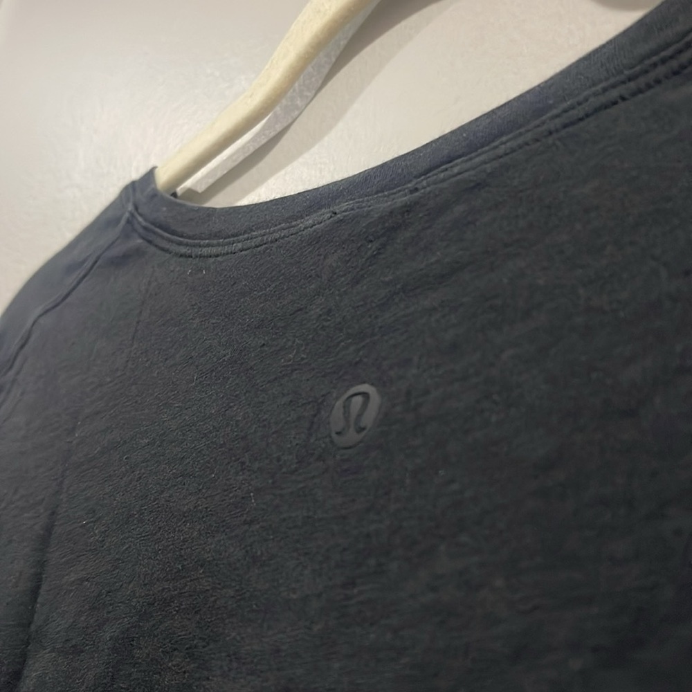 Lululemon Solid Black Basic Workout Top Sz 2 - image 5